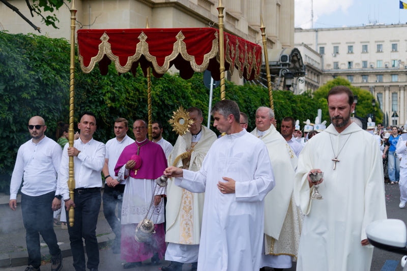 3 - Corpus Domini proceesion on the streets of Bucharest
